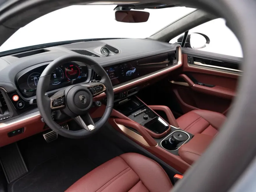 2025 Porsche Cayenne Turbo E-Hybrid Coupe photo 1