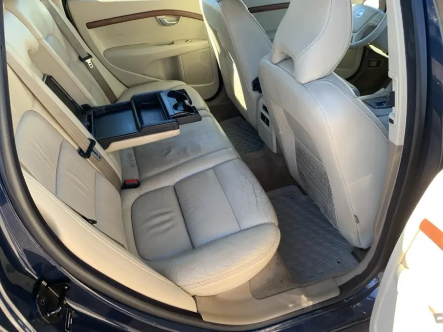 2010 Volvo XC70 photo 10
