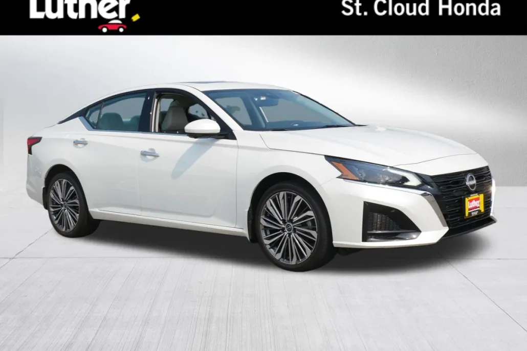 2023 Nissan Altima 2.5 SL photo 1