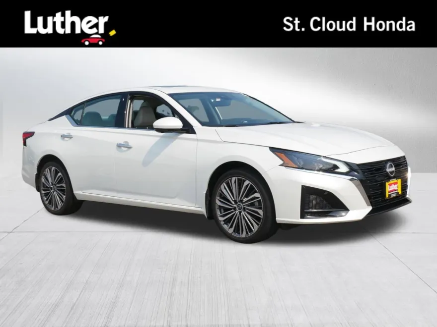 2023 Nissan Altima 2.5 SL photo 1