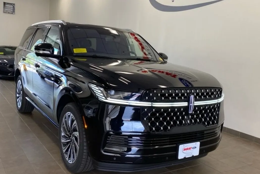 2025 Lincoln Navigator Black Label photo 1