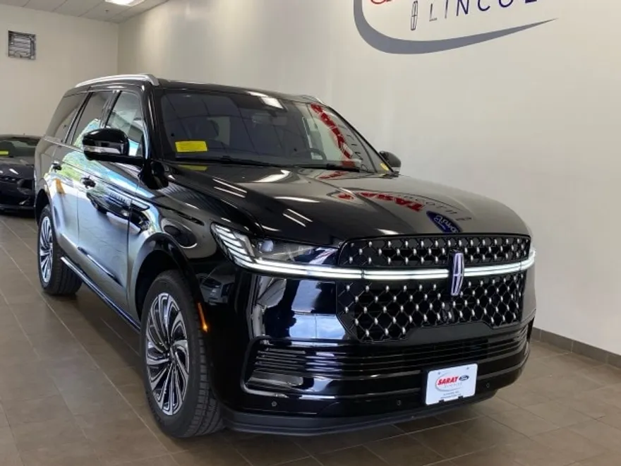 2025 Lincoln Navigator Black Label photo 1