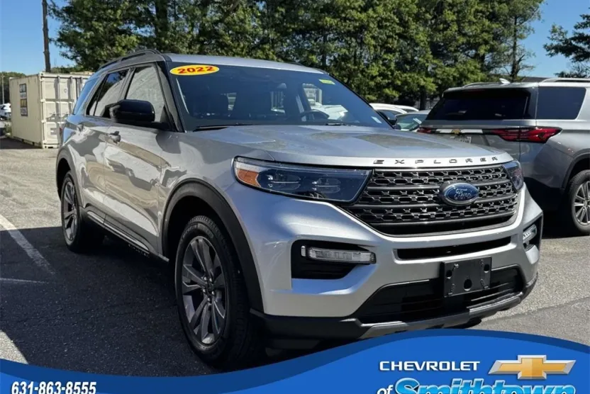 2022 Ford Explorer XLT photo 1