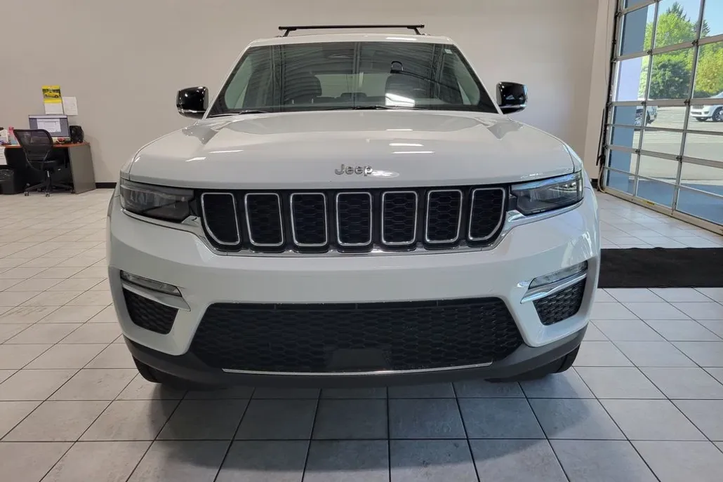 2022 Jeep Grand Cherokee Limited photo 1