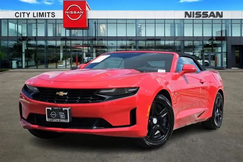 2023 Chevrolet Camaro 1LT photo 1