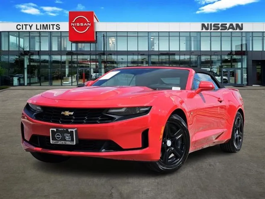2023 Chevrolet Camaro 1LT photo 1