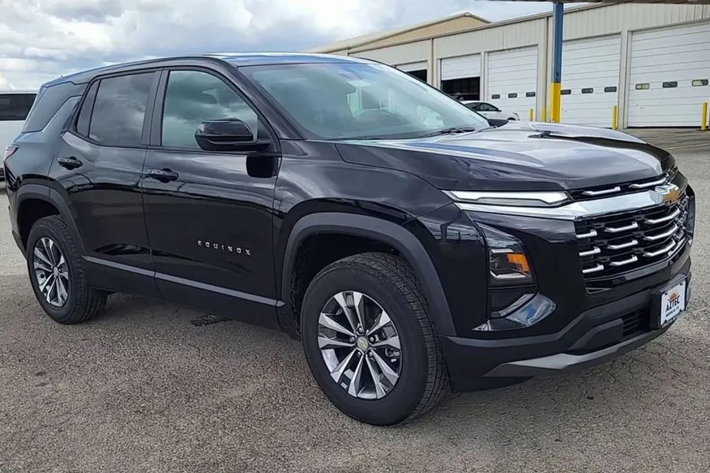 2026 Chevrolet Equinox LT photo 1