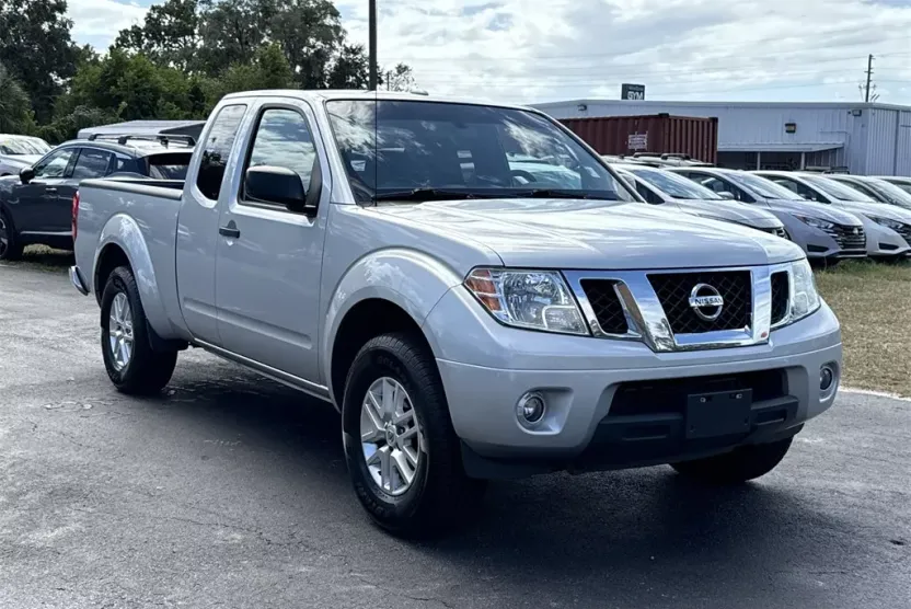 2015 Nissan Frontier SV photo 1