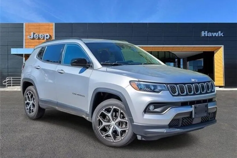 2024 Jeep Compass Latitude photo 1