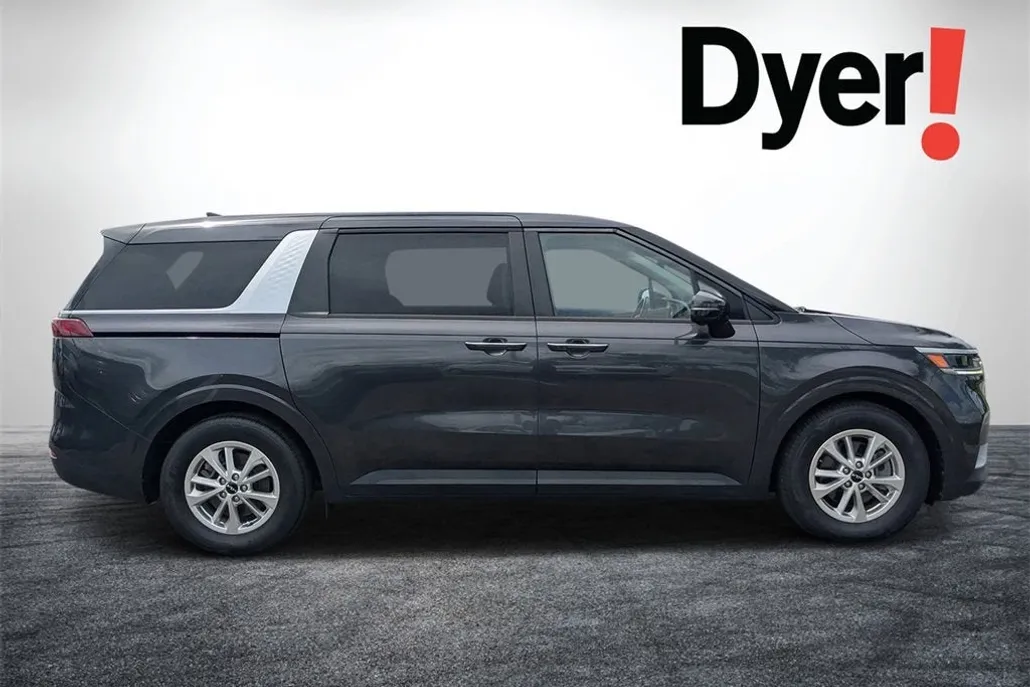 2023 Kia Carnival LX photo 1