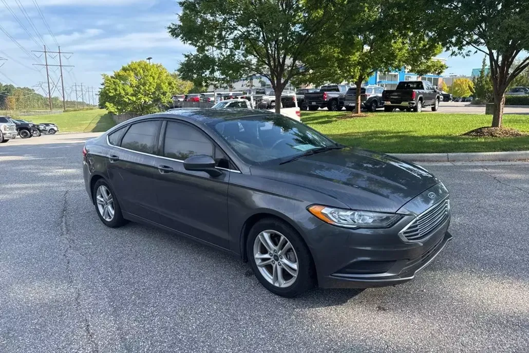 2018 Ford Fusion SE photo 1