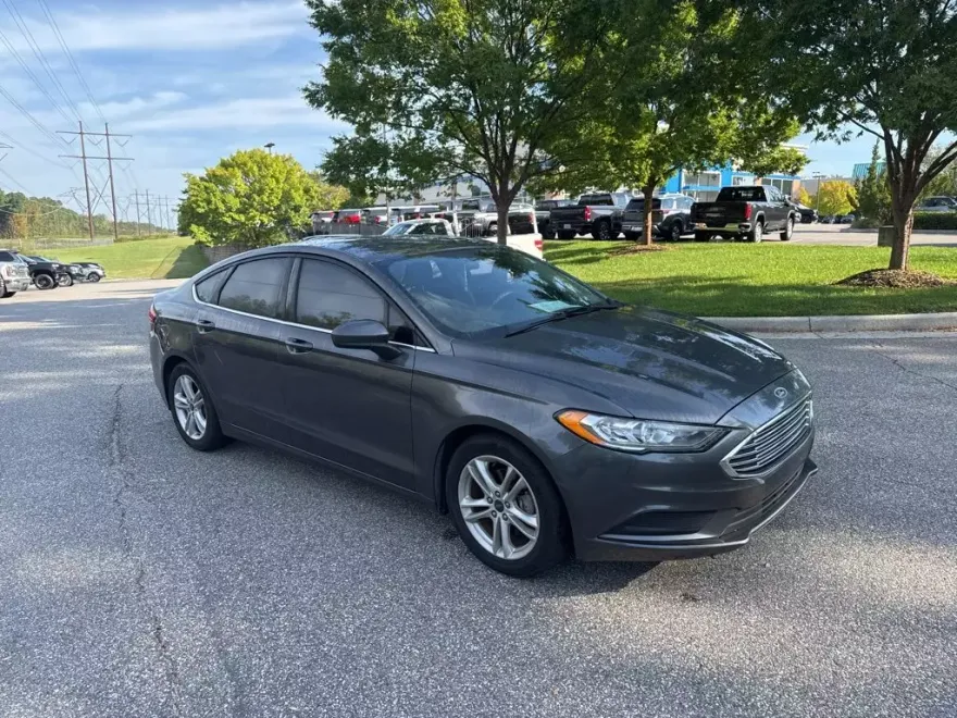 2018 Ford Fusion SE photo 1