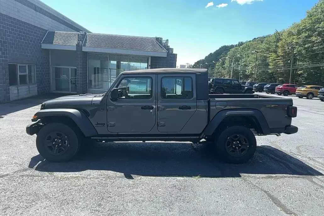 2023 Jeep Gladiator Sport photo 1