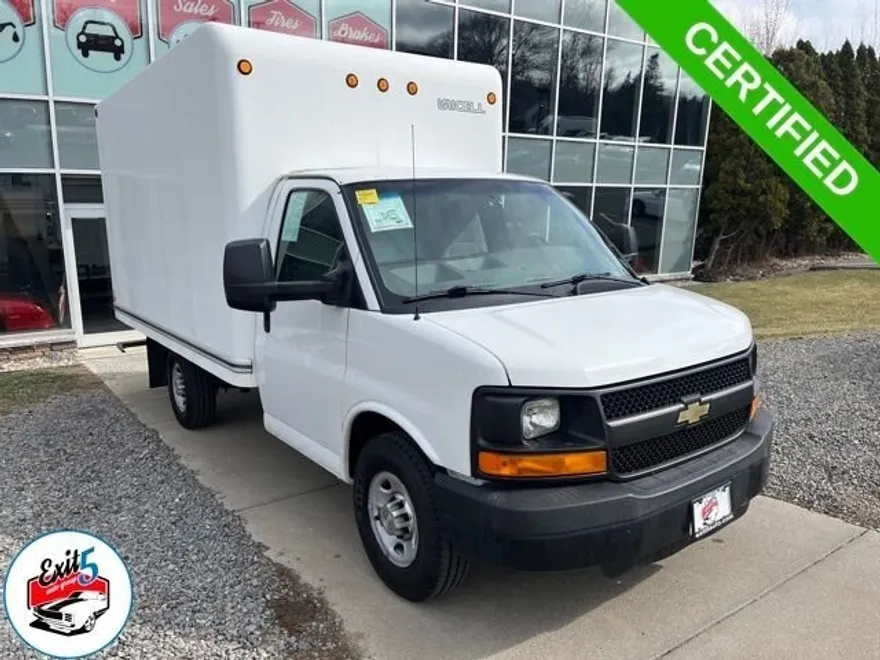 2014 Chevrolet Express Work Van Cutaway photo 1