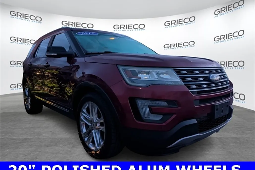 2017 Ford Explorer XLT photo 1