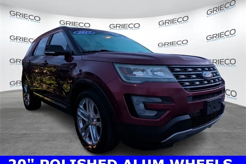 2017 Ford Explorer XLT photo 1