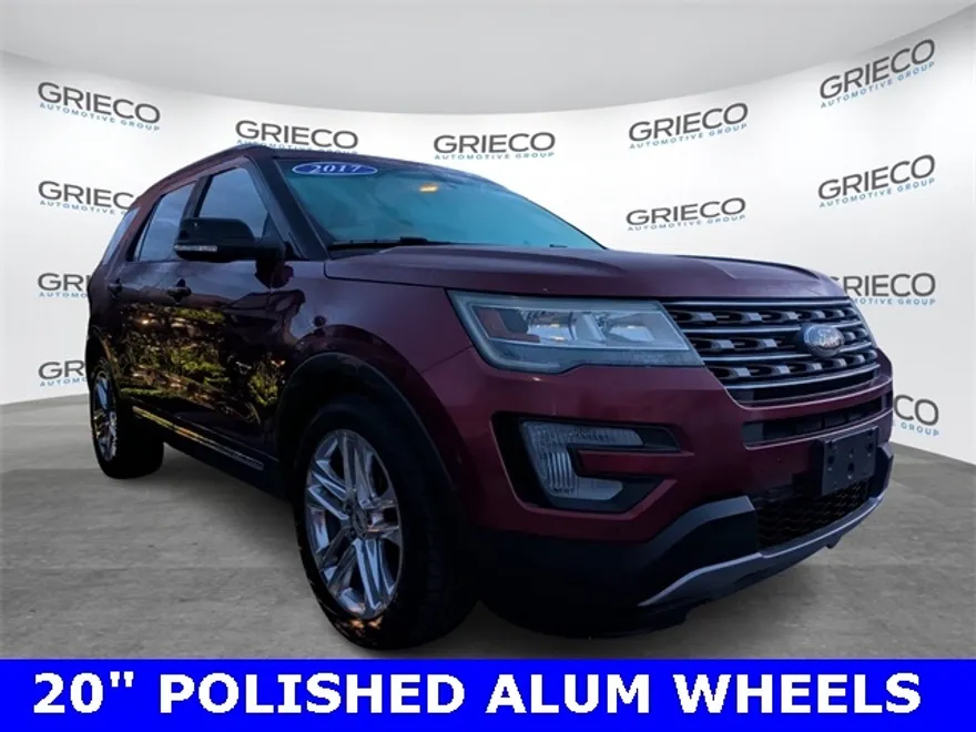 2017 Ford Explorer XLT photo 1