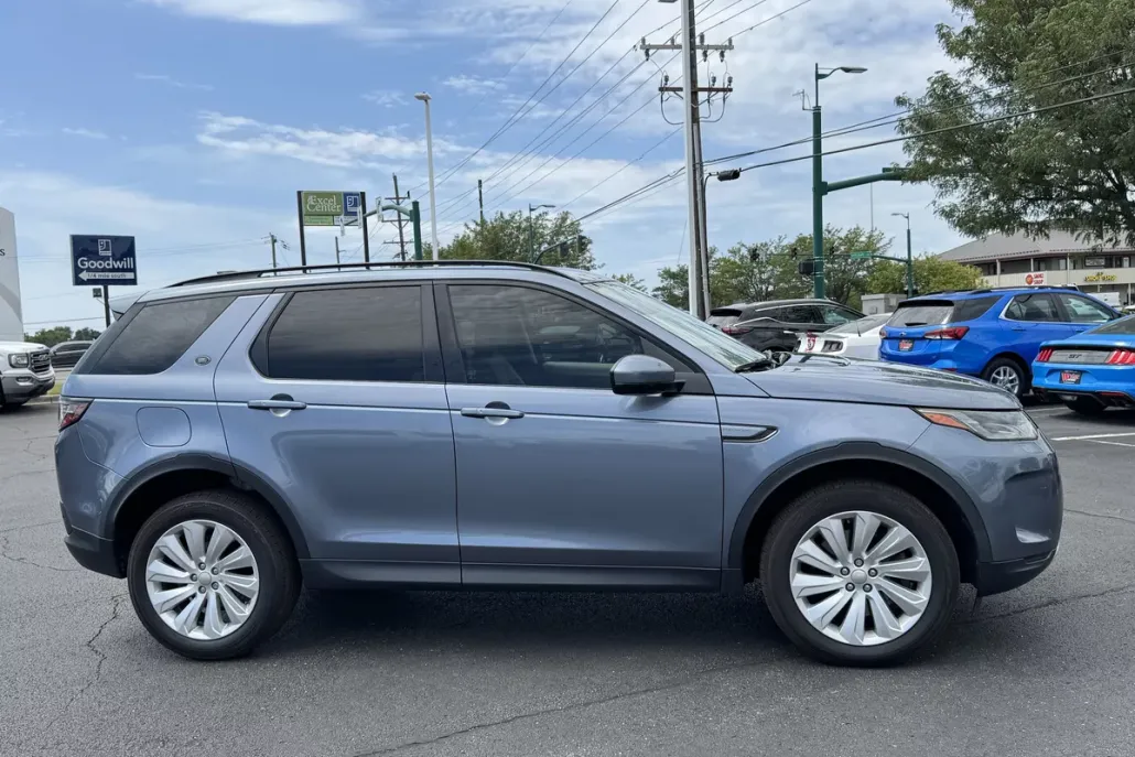2020 Land Rover Discovery Sport SE photo 1