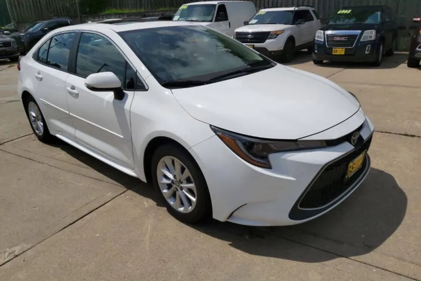 2022 Toyota Corolla XLE photo 1