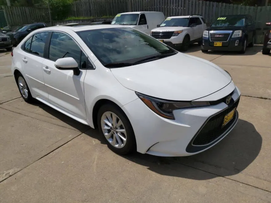 2022 Toyota Corolla XLE photo 1