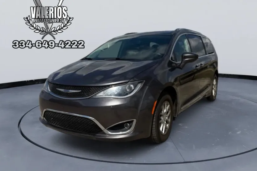 2020 Chrysler Pacifica Touring L photo 1