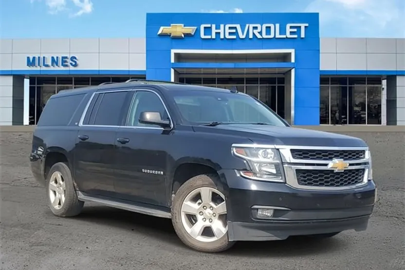 2015 Chevrolet Suburban LT photo 1