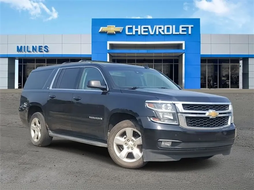 2015 Chevrolet Suburban LT photo 1