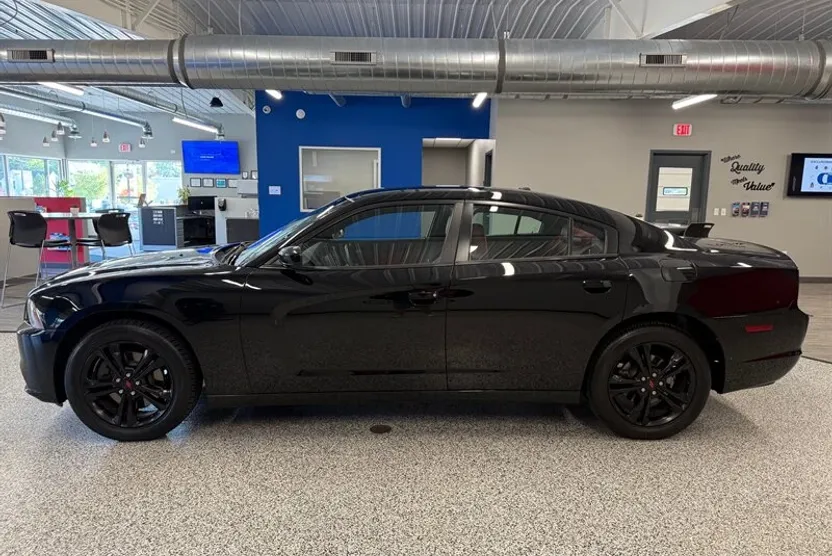 2014 Dodge Charger SXT Plus photo 1