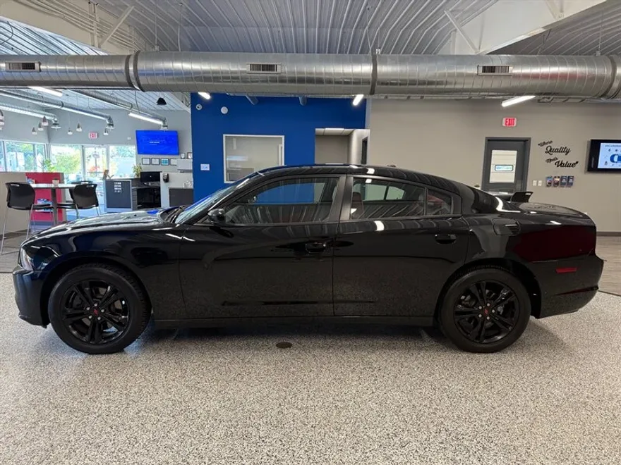 2014 Dodge Charger SXT Plus photo 1