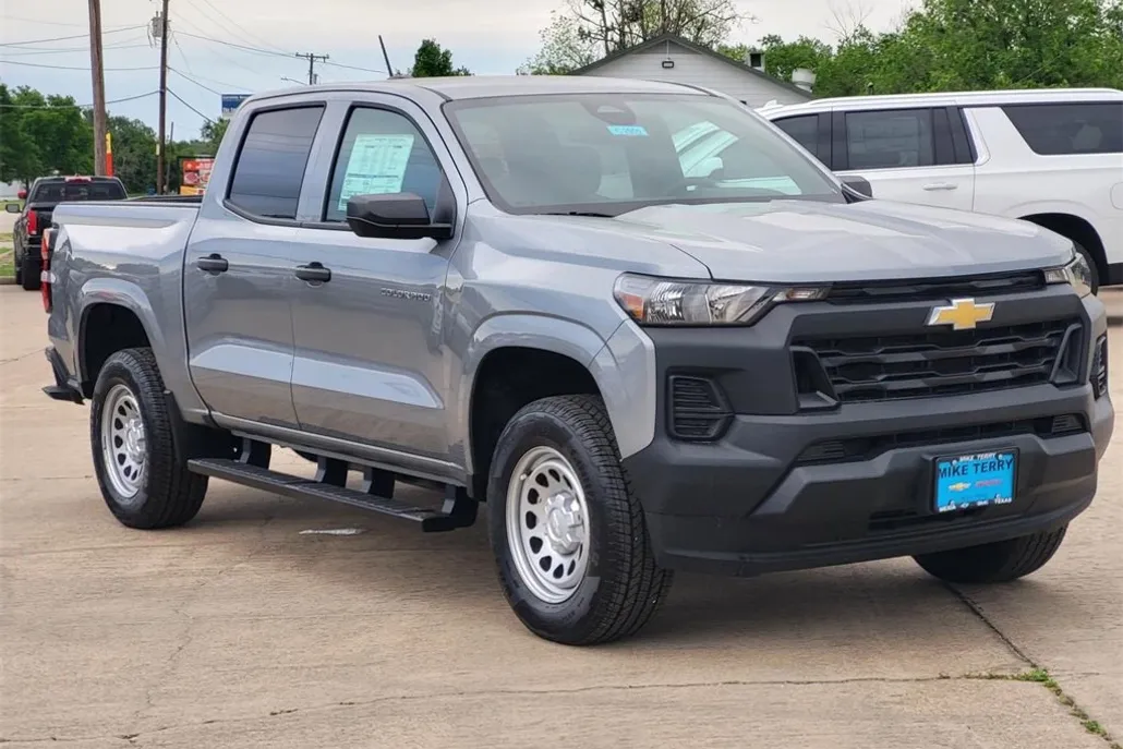 2025 Chevrolet Colorado LT photo 1