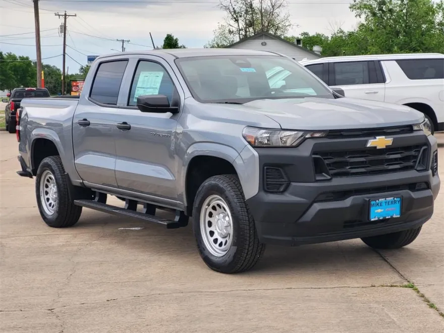 2025 Chevrolet Colorado LT photo 1