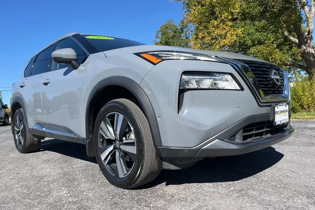 2023 Nissan Rogue SL photo 1