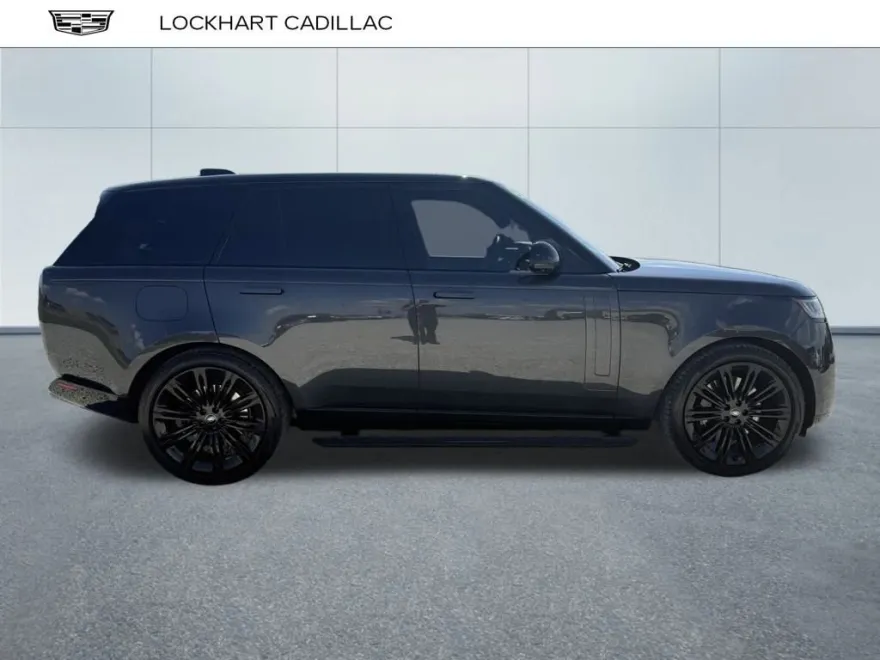 2023 Land Rover Range Rover SE photo 1