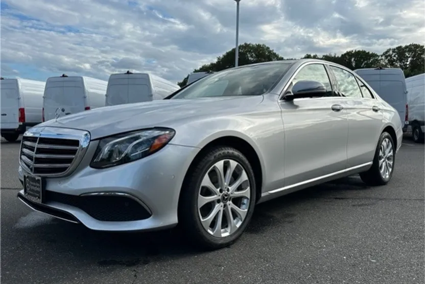 2019 Mercedes Benz E 300 4MATIC photo 1