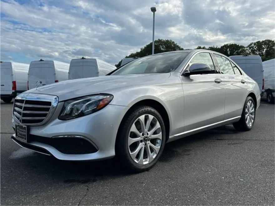 2019 Mercedes Benz E 300 4MATIC photo 1