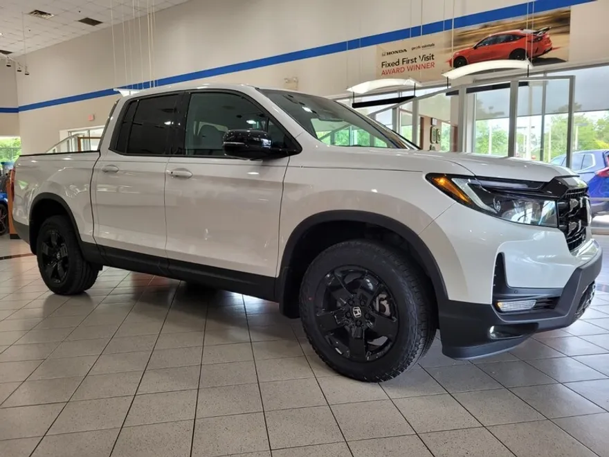 2025 Honda Ridgeline Black Edition photo 1