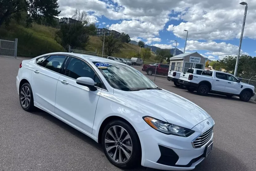 2020 Ford Fusion SE photo 1