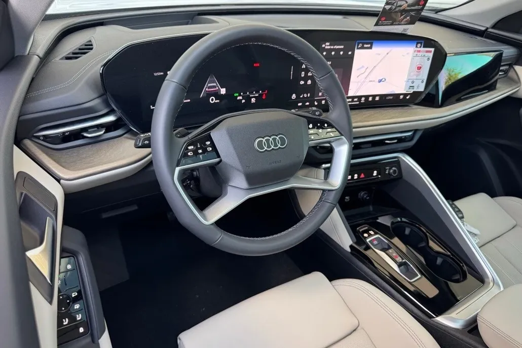 2025 Audi Q5 2.0T Premium Plus photo 1