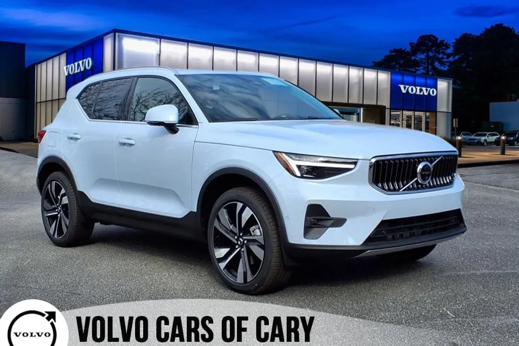 2025 Volvo XC40 photo 1