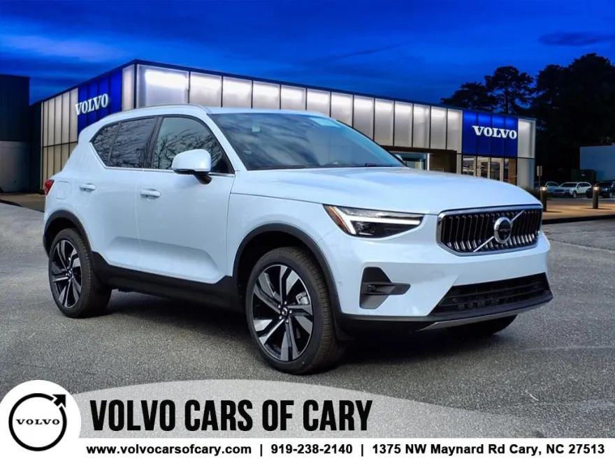 2025 Volvo XC40 photo 1