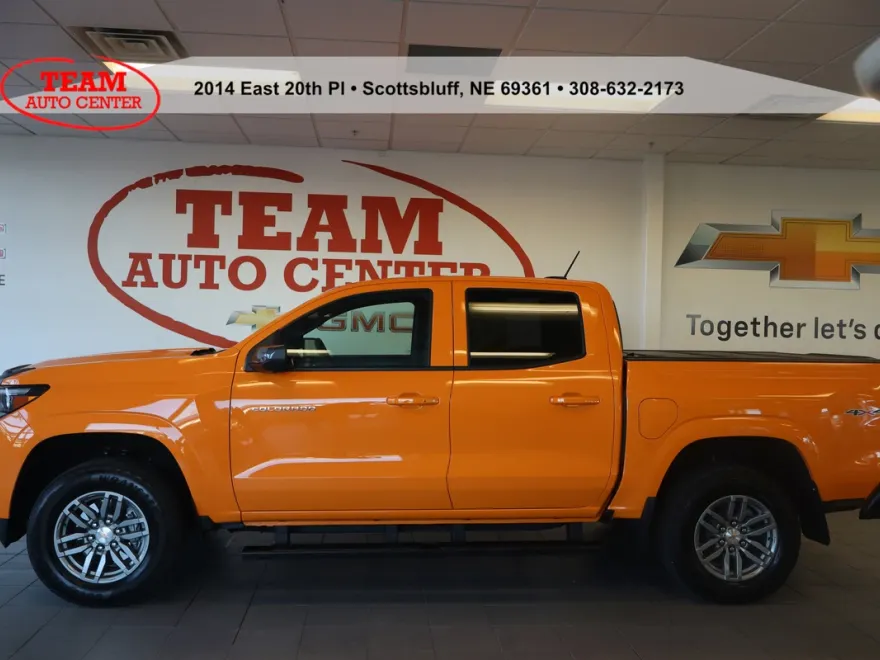 2025 Chevrolet Colorado Work Truck LT photo 1