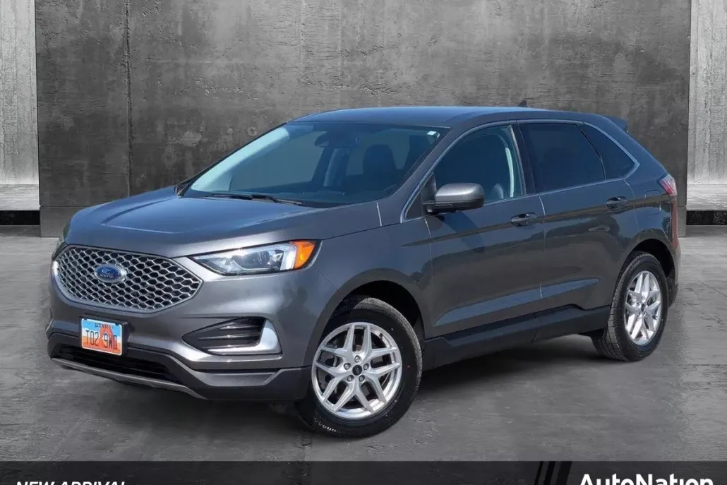 2023 Ford Edge Titanium photo 1