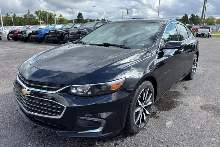 2018 Chevrolet Malibu 1LT photo 1