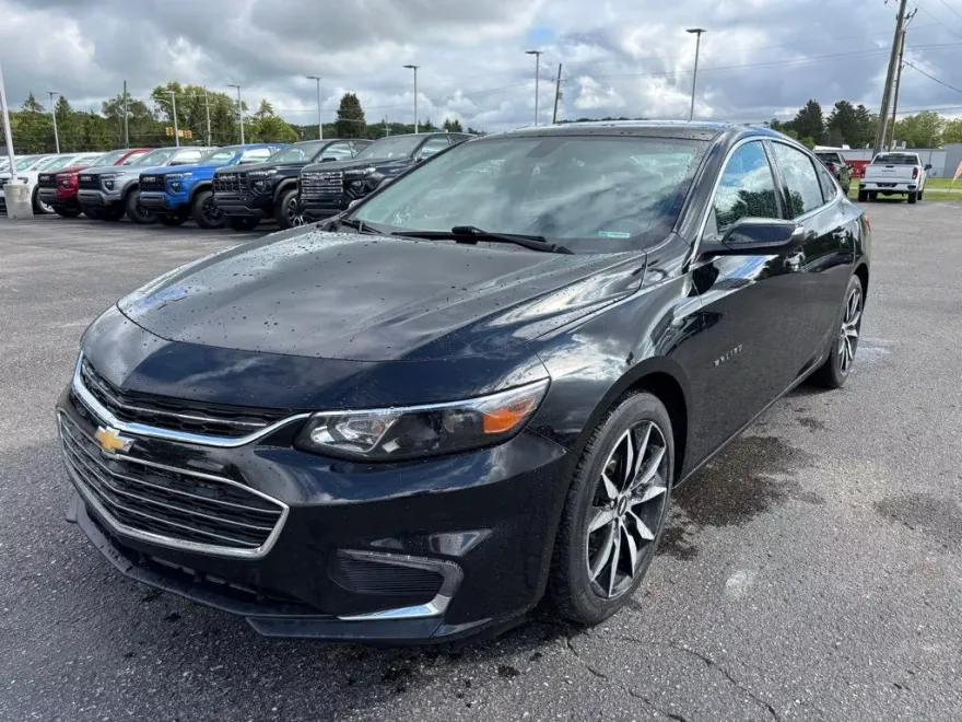 2018 Chevrolet Malibu 1LT photo 1