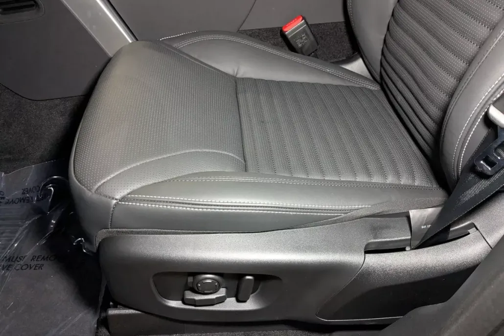 2025 Land Rover Discovery SE photo 1