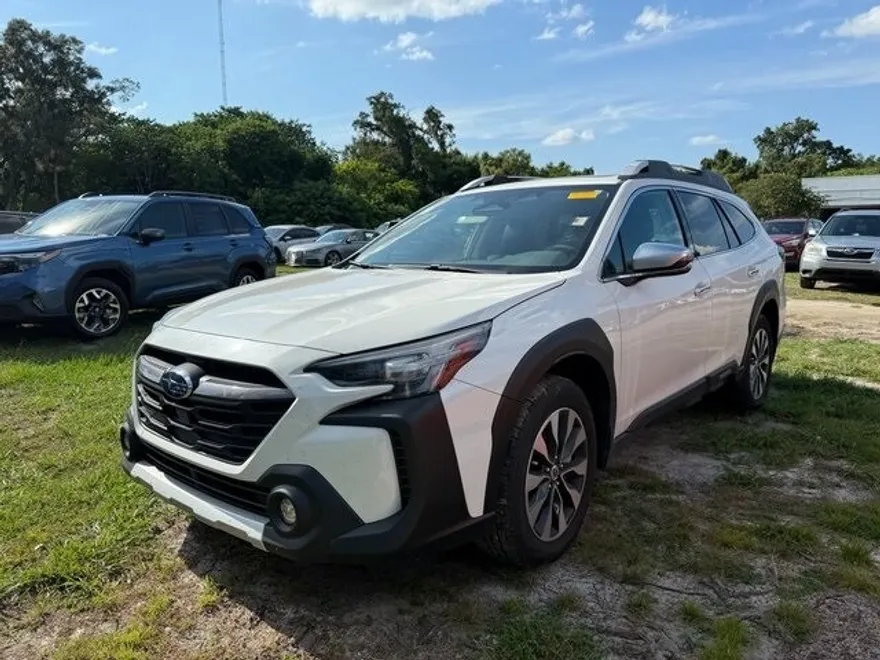 2023 Subaru Outback Touring XT photo 1