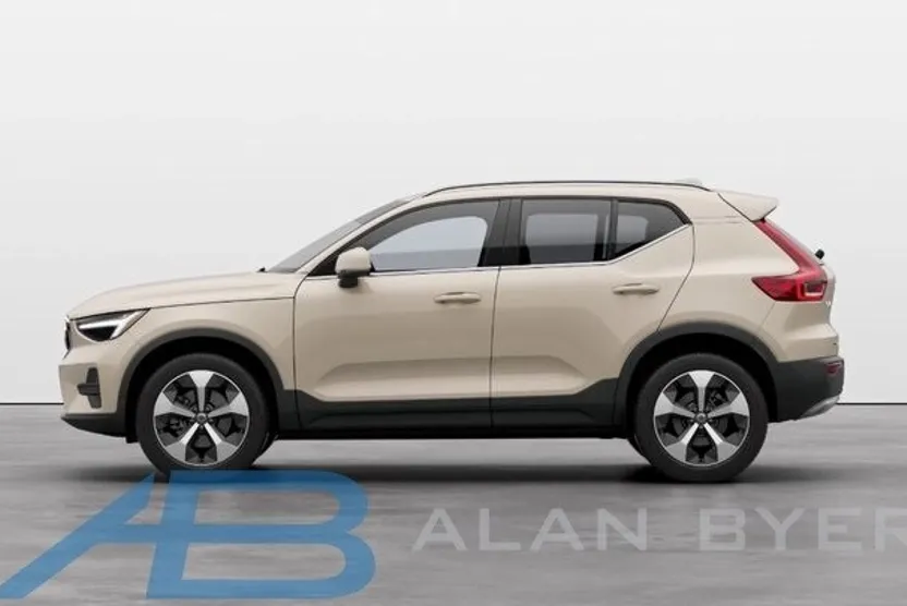 2025 Volvo XC40 Core photo 1
