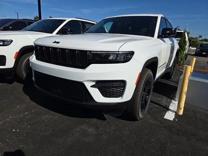 2025 Jeep Grand Cherokee Altitude photo 1