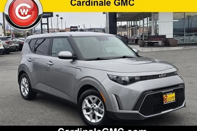 2023 Kia Soul LX photo 1