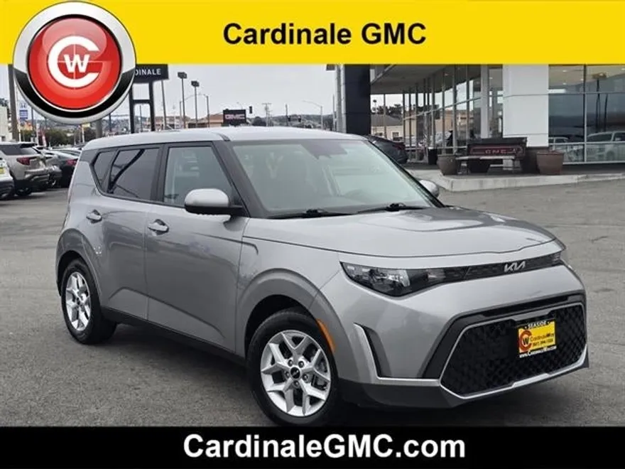 2023 Kia Soul LX photo 1
